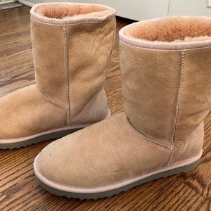 UGG Classic Short in Pale Pink
